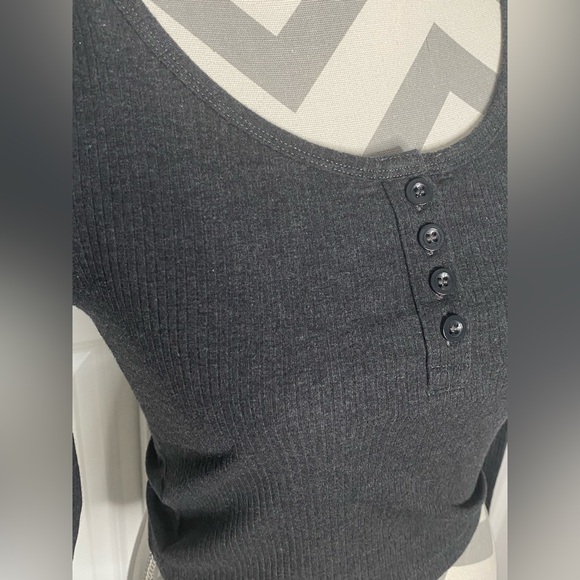 Pair Of H&M Divided Small Long Sleeve Tees - Picture 3 of 14